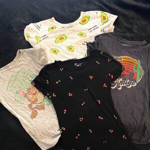GRAPHIC TEE BUNDLE - 4 Tops